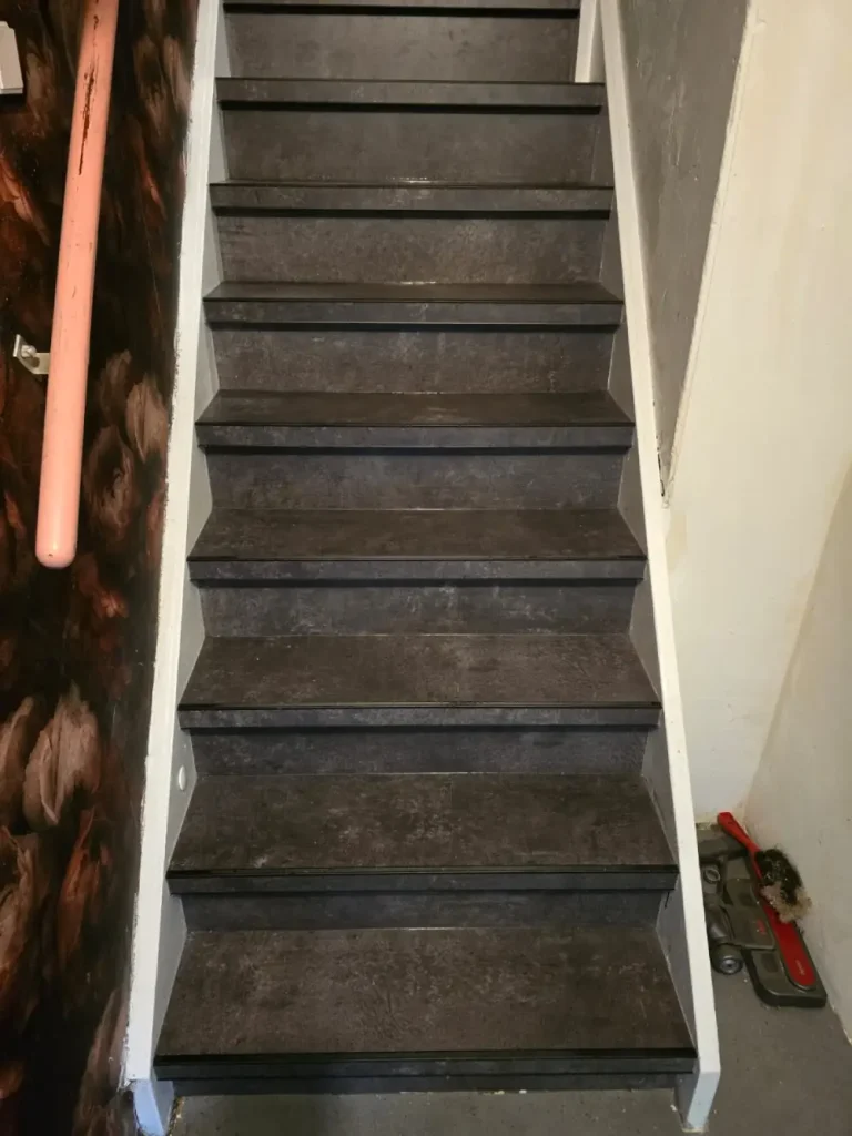 Traprenovatie donker